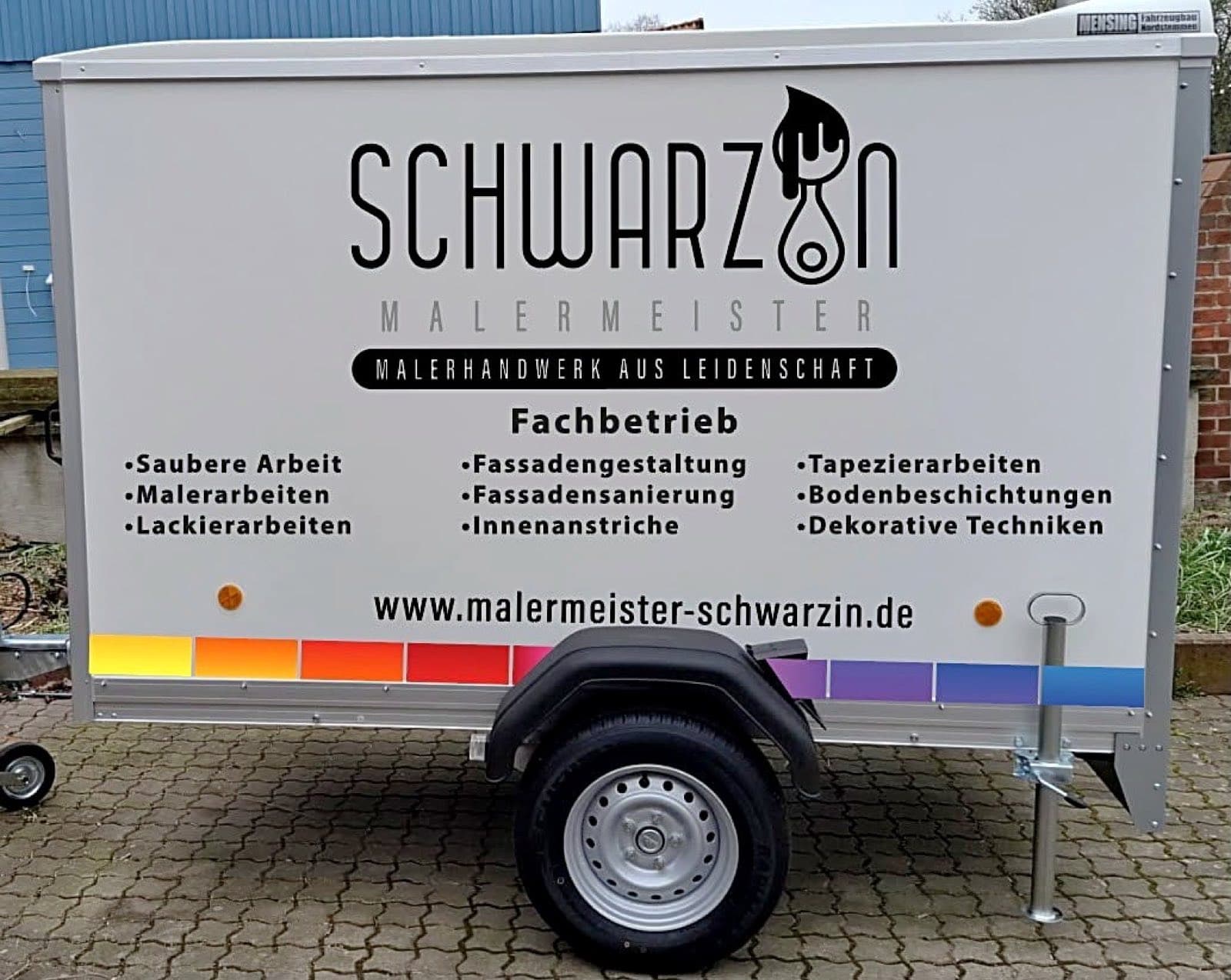Firmenanhänger von Malermeister Schwarzin mit Logo und dem aufgedruckten Leistungsspektrum: Malerarbeiten, Lackierarbeiten, Fassadengestaltung, Fassadensanierung, Innenanstriche, Tapezierarbeiten, Bodenbeschichtungen und dekorative Techniken